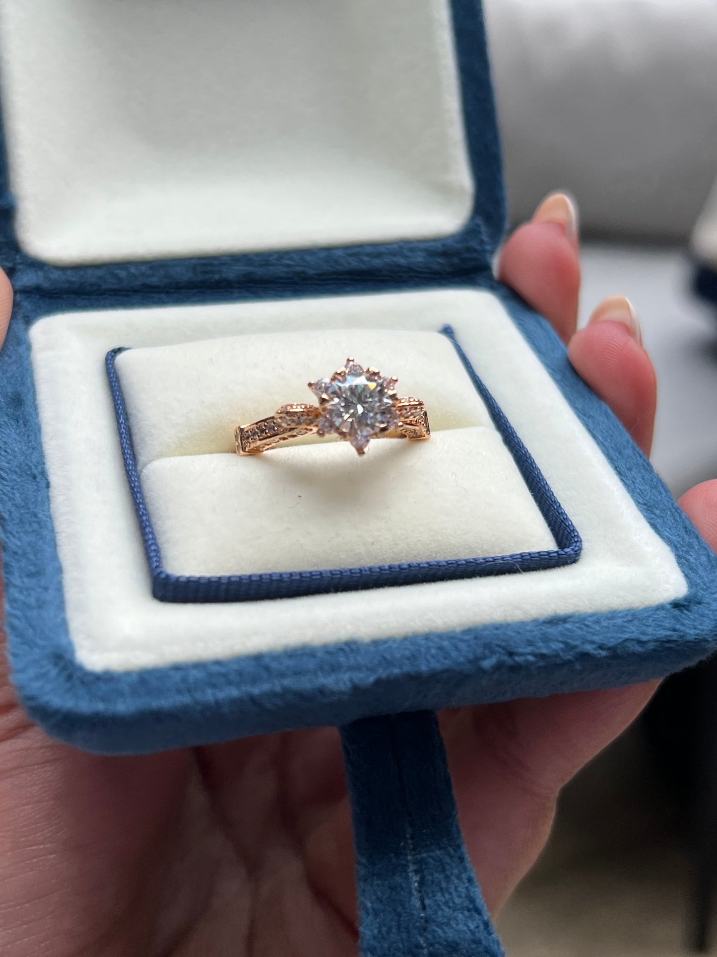 Evelyn Ring Moissanite