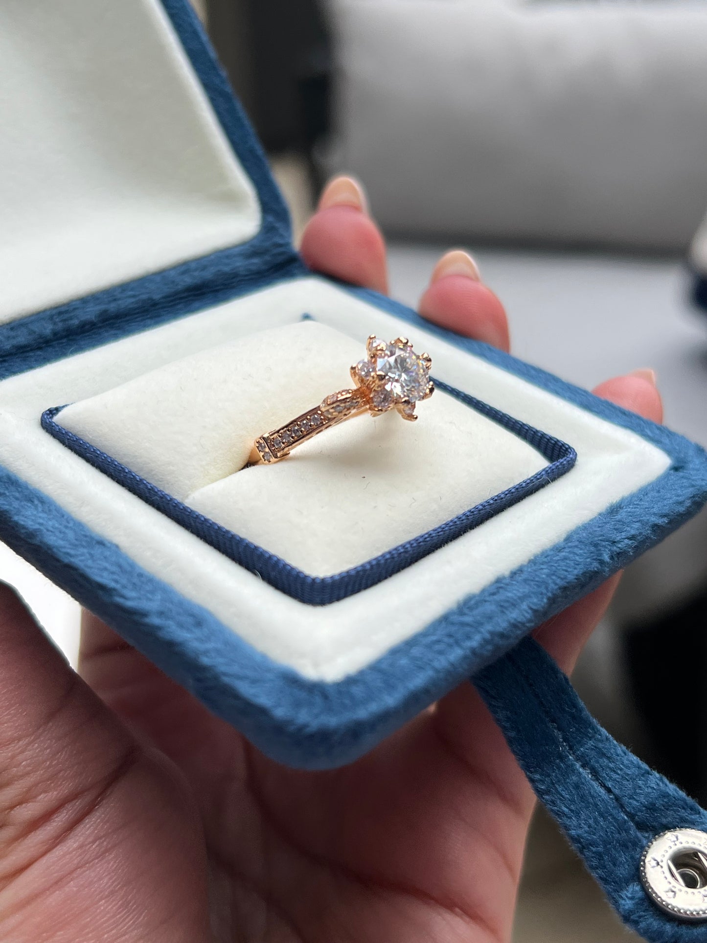 Evelyn Ring Moissanite