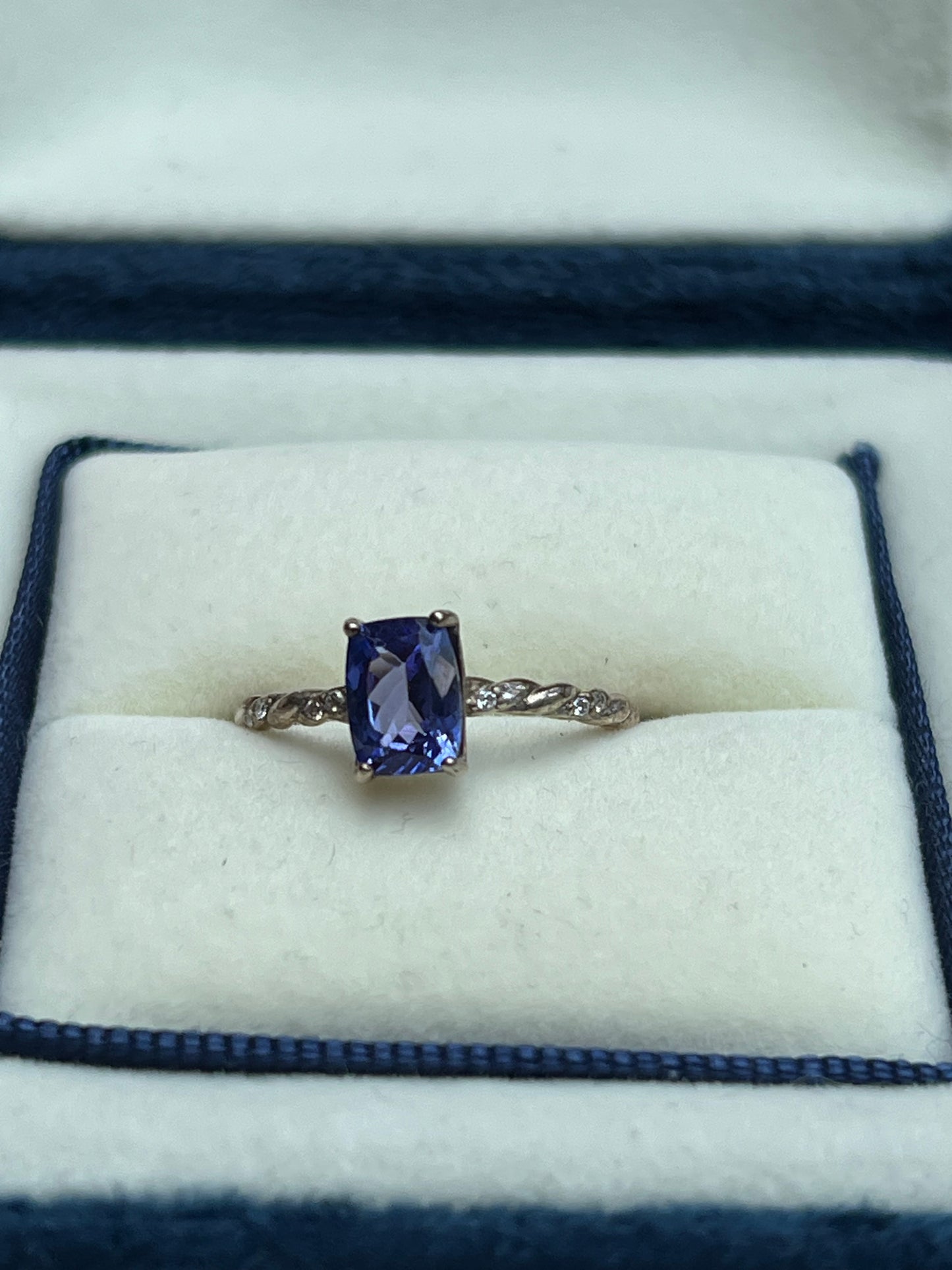 Cara Ring Tanzanite