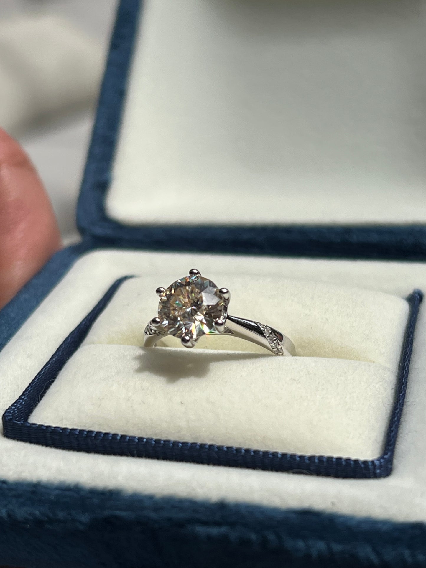 Boomi Ring Moissanite