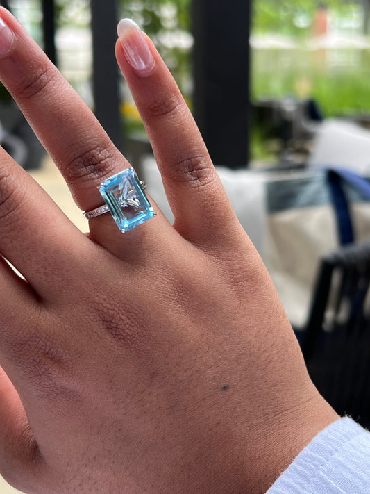 Olivia Ring Topaz