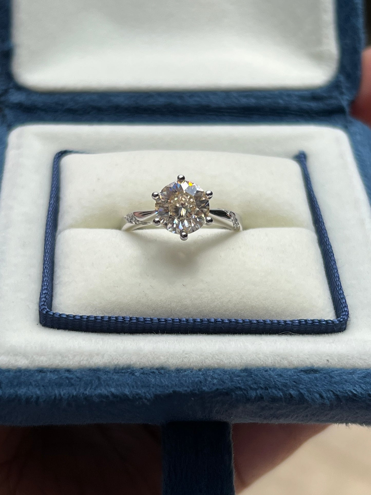 Boomi Ring Moissanite