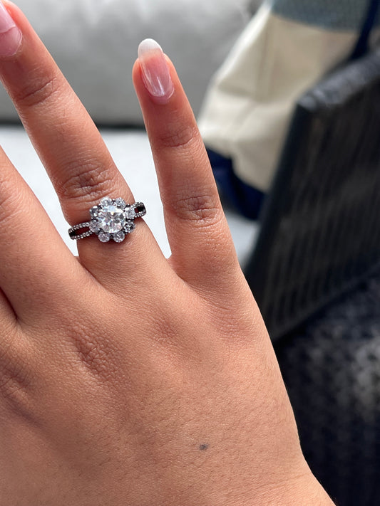 Zila Ring Moissanite