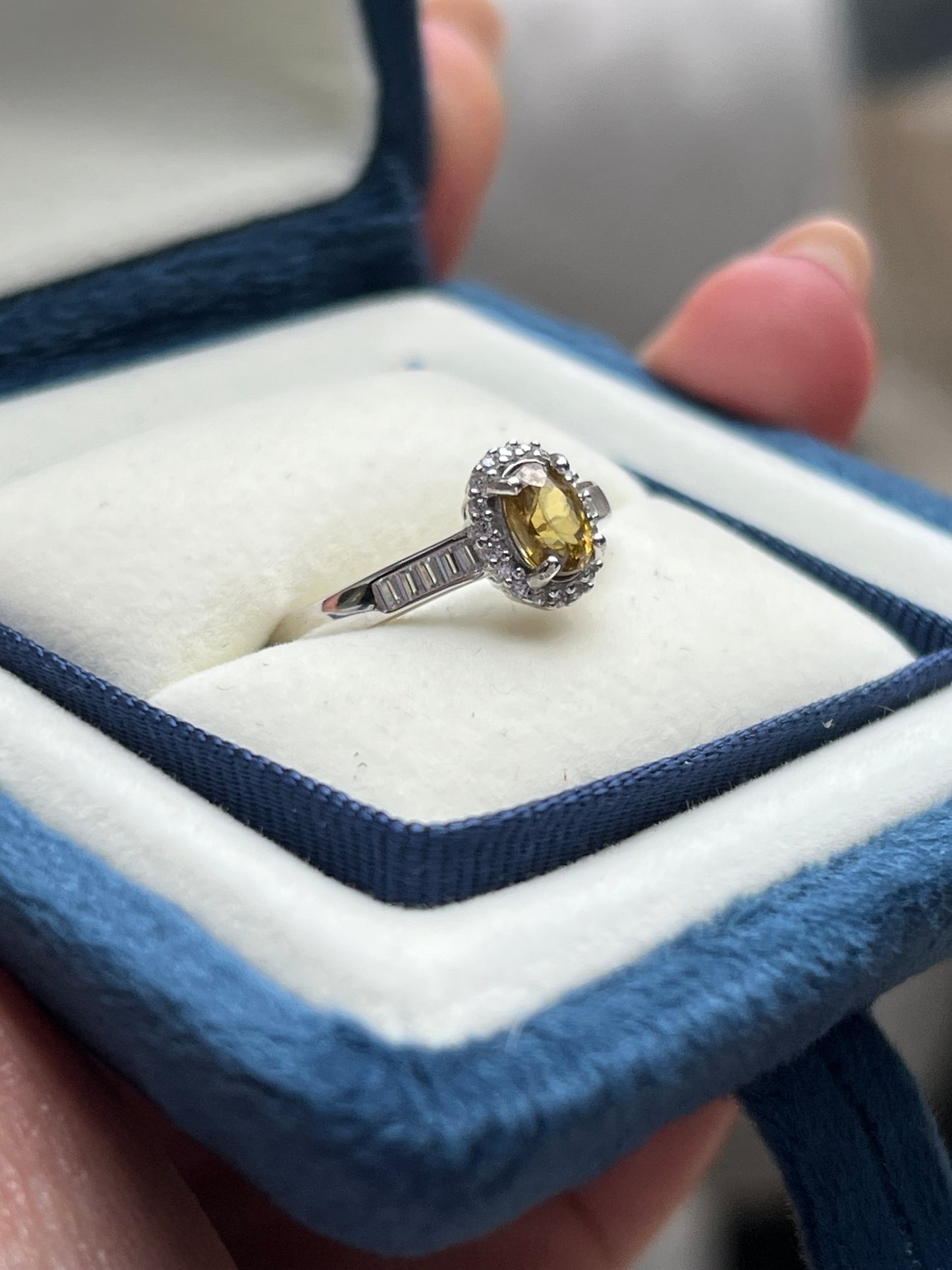 Karla Ring Sphene