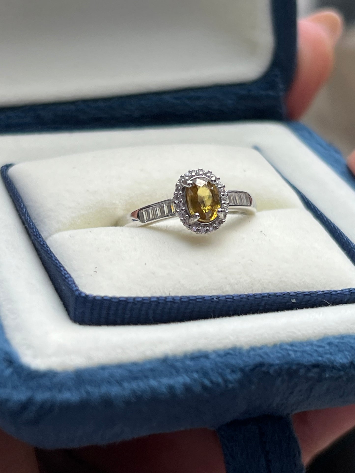 Karla Ring Sphene