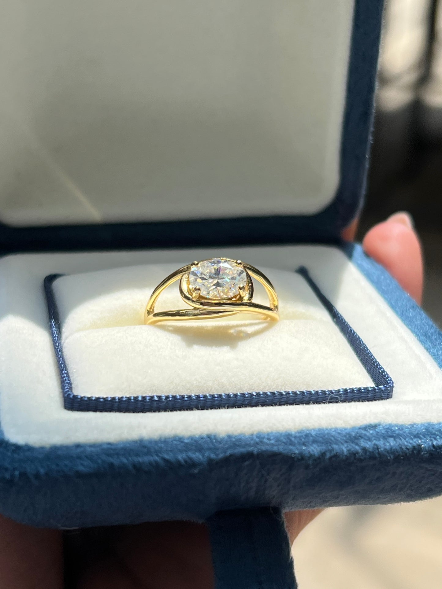 Madi Ring Moissanite