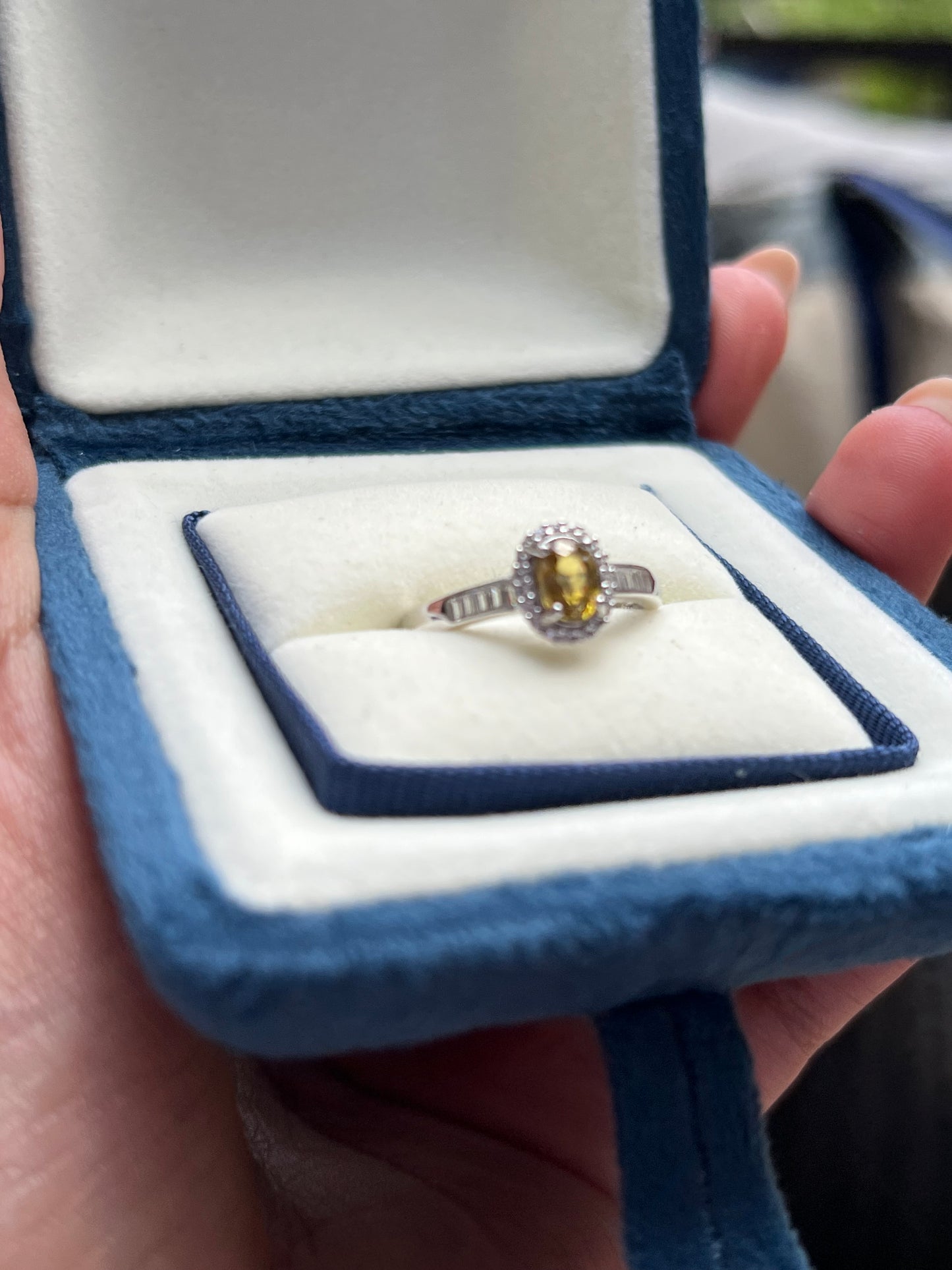 Karla Ring Sphene