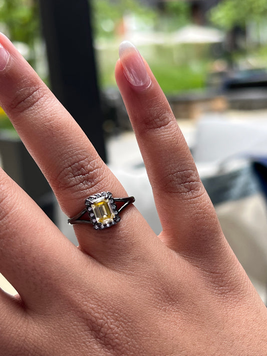 Abby Ring Moissanite