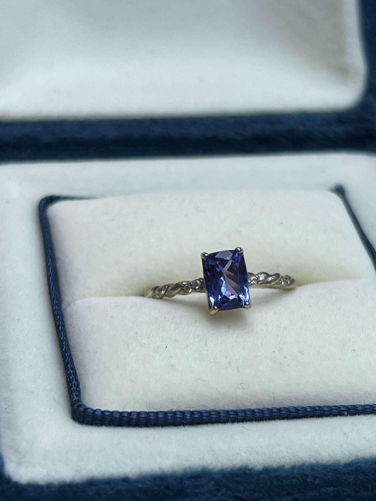Cara Ring Tanzanite
