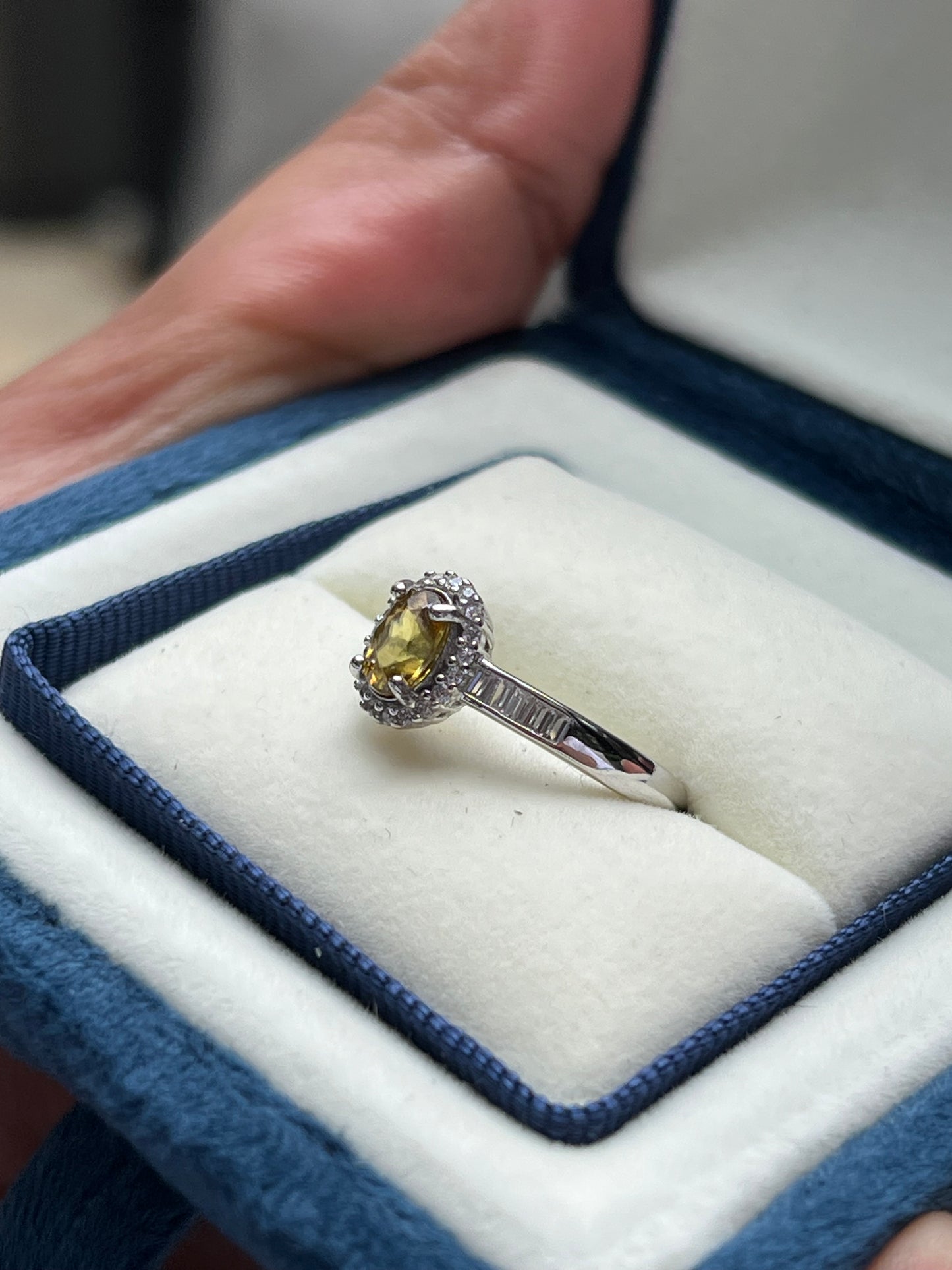 Karla Ring Sphene
