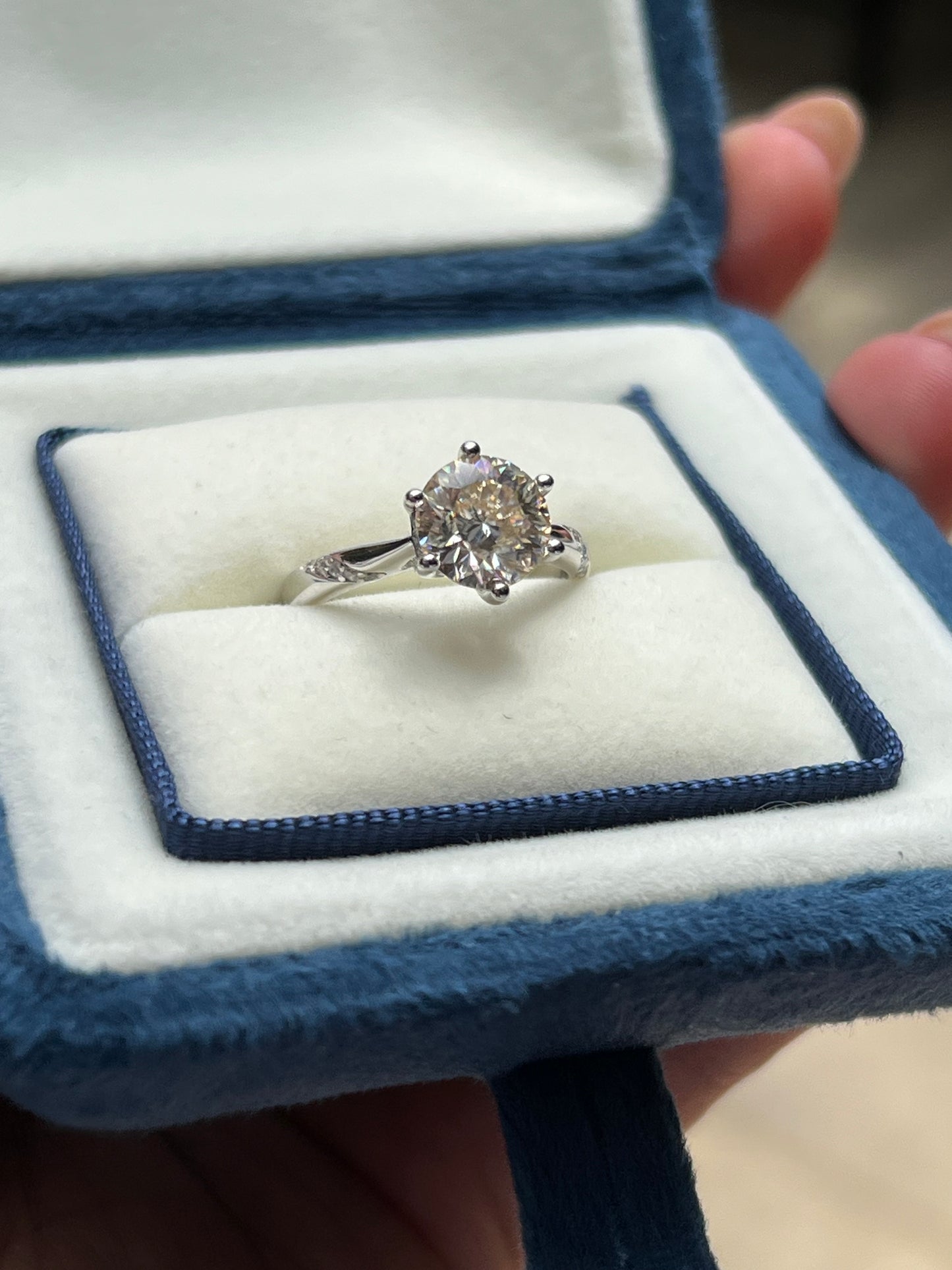Boomi Ring Moissanite