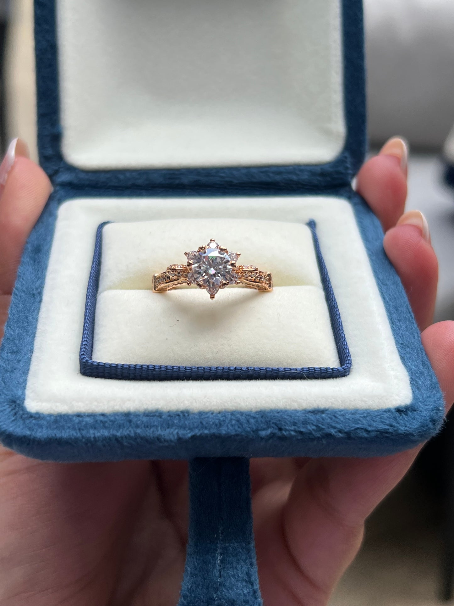 Evelyn Ring Moissanite