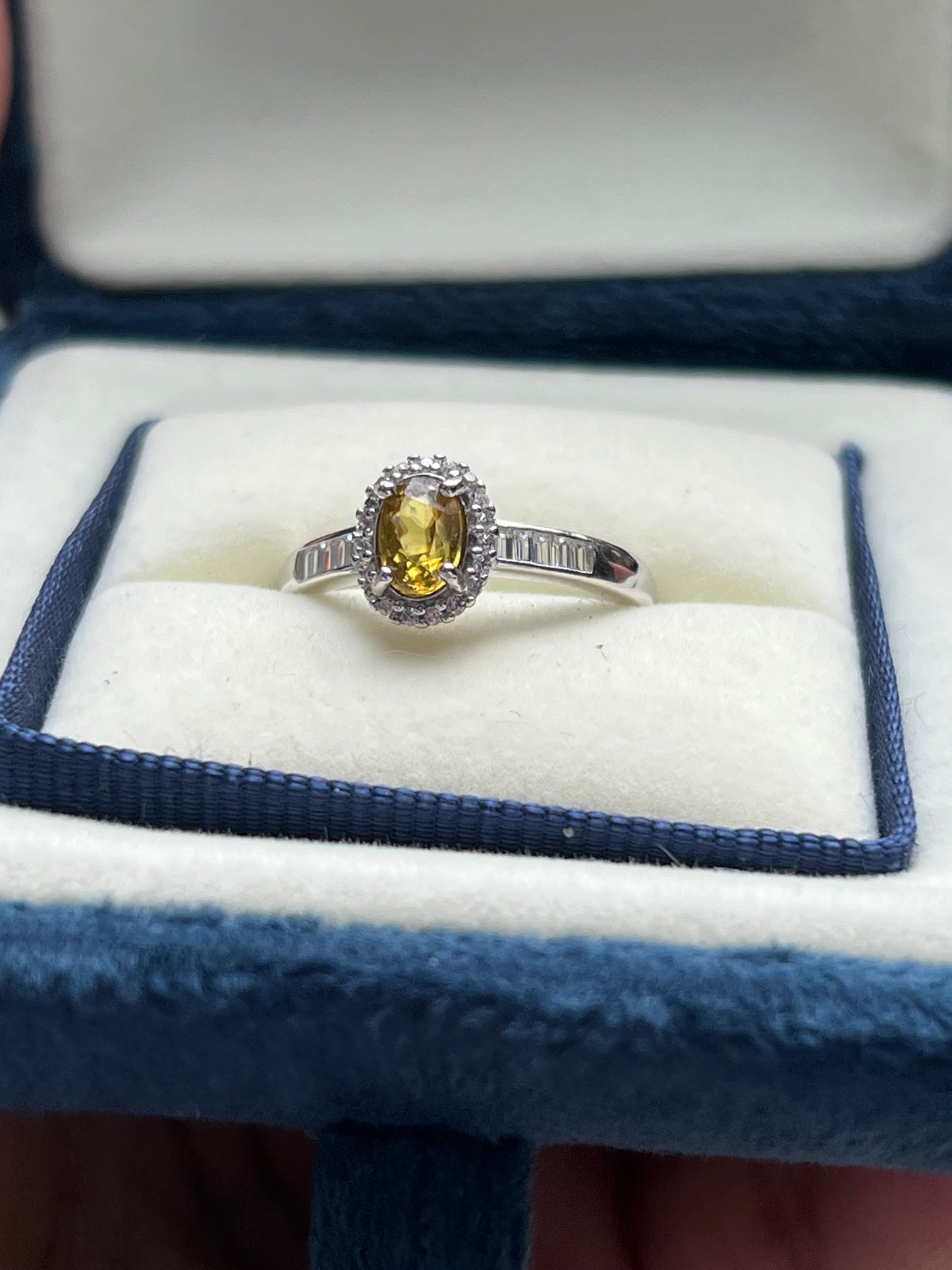 Karla Ring Sphene