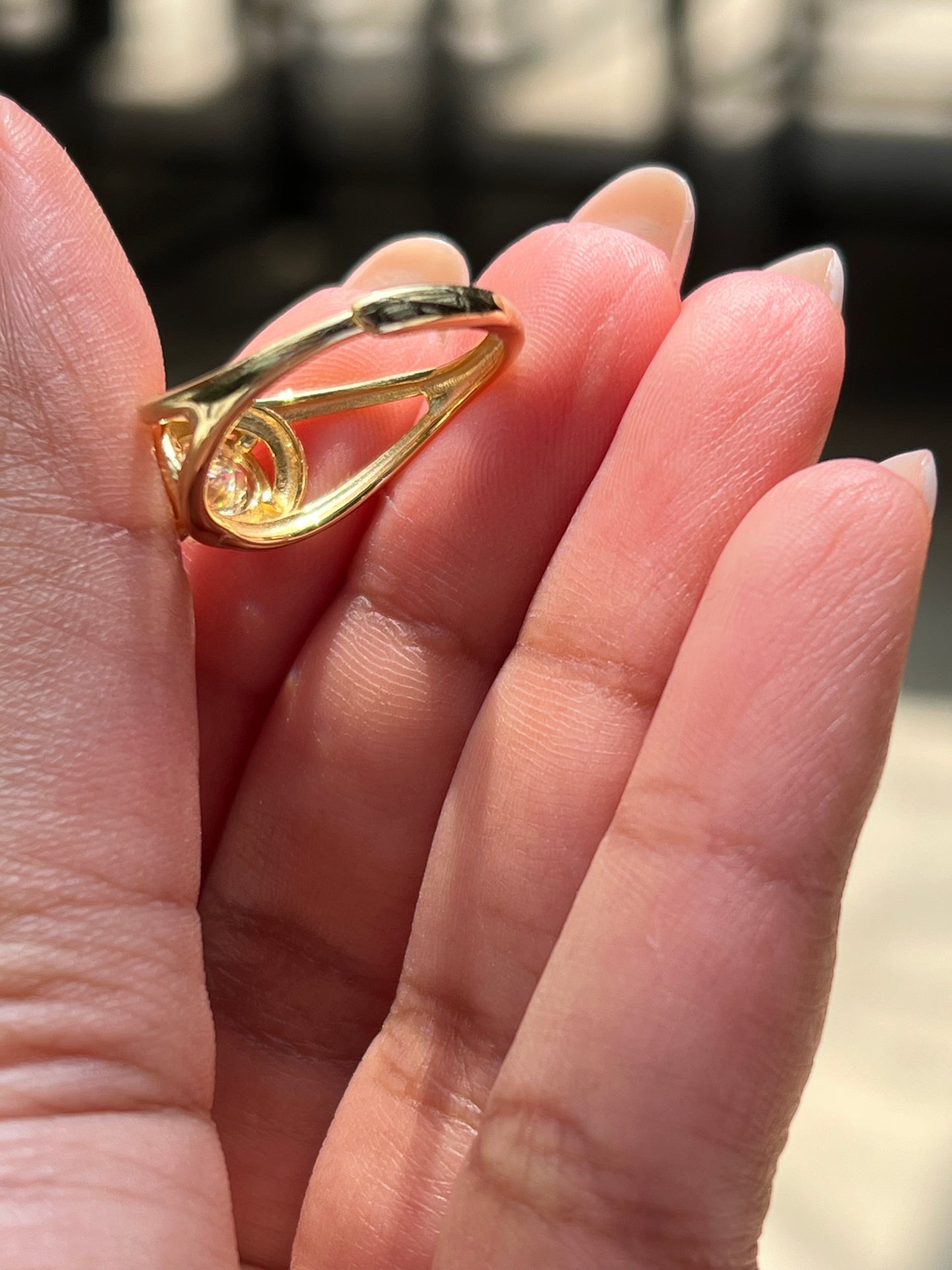 Madi Ring Moissanite