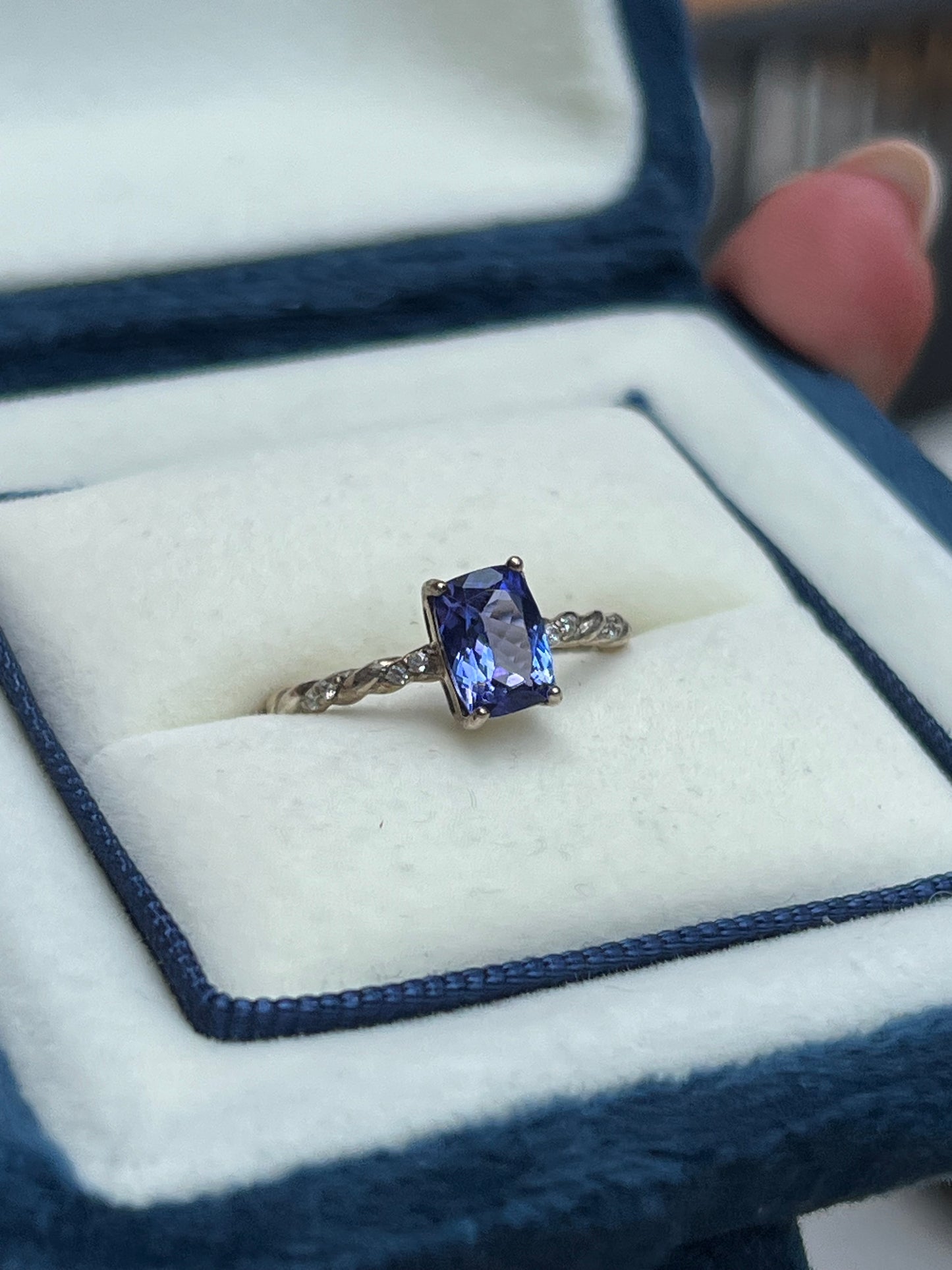 Cara Ring Tanzanite