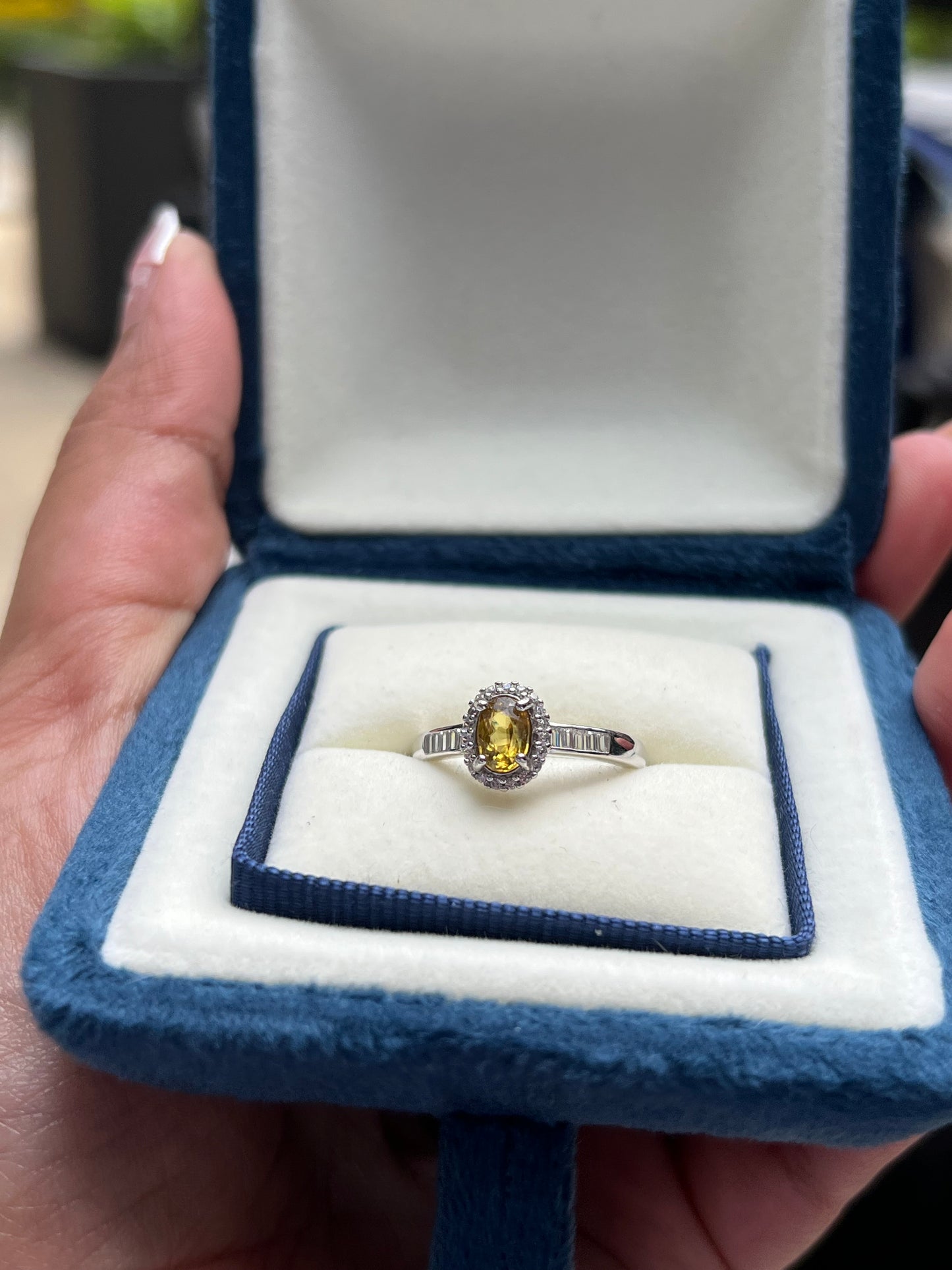 Karla Ring Sphene