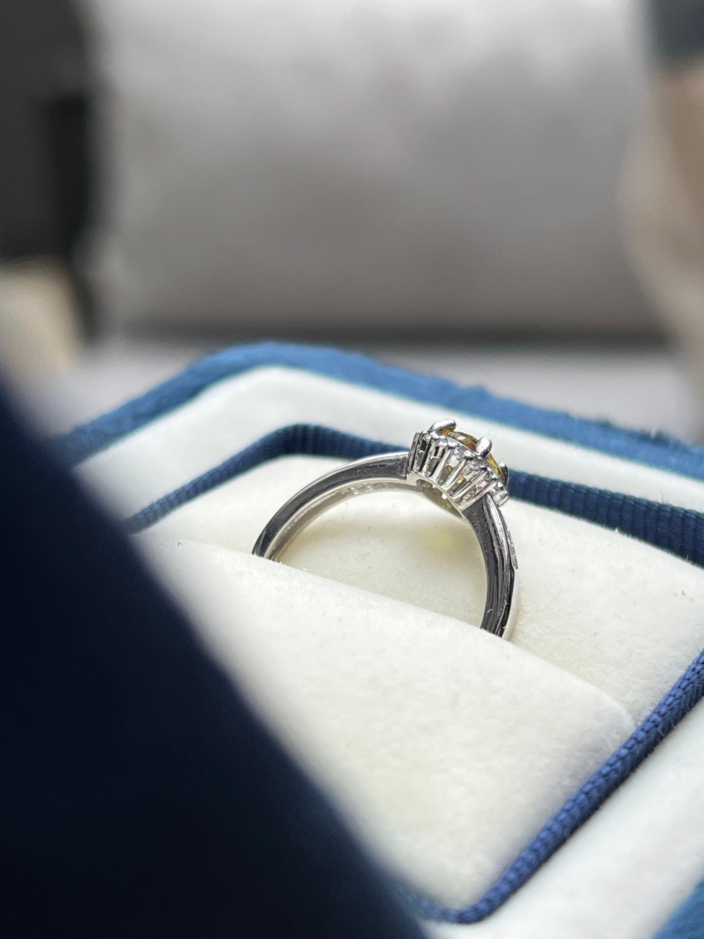 Karla Ring Sphene