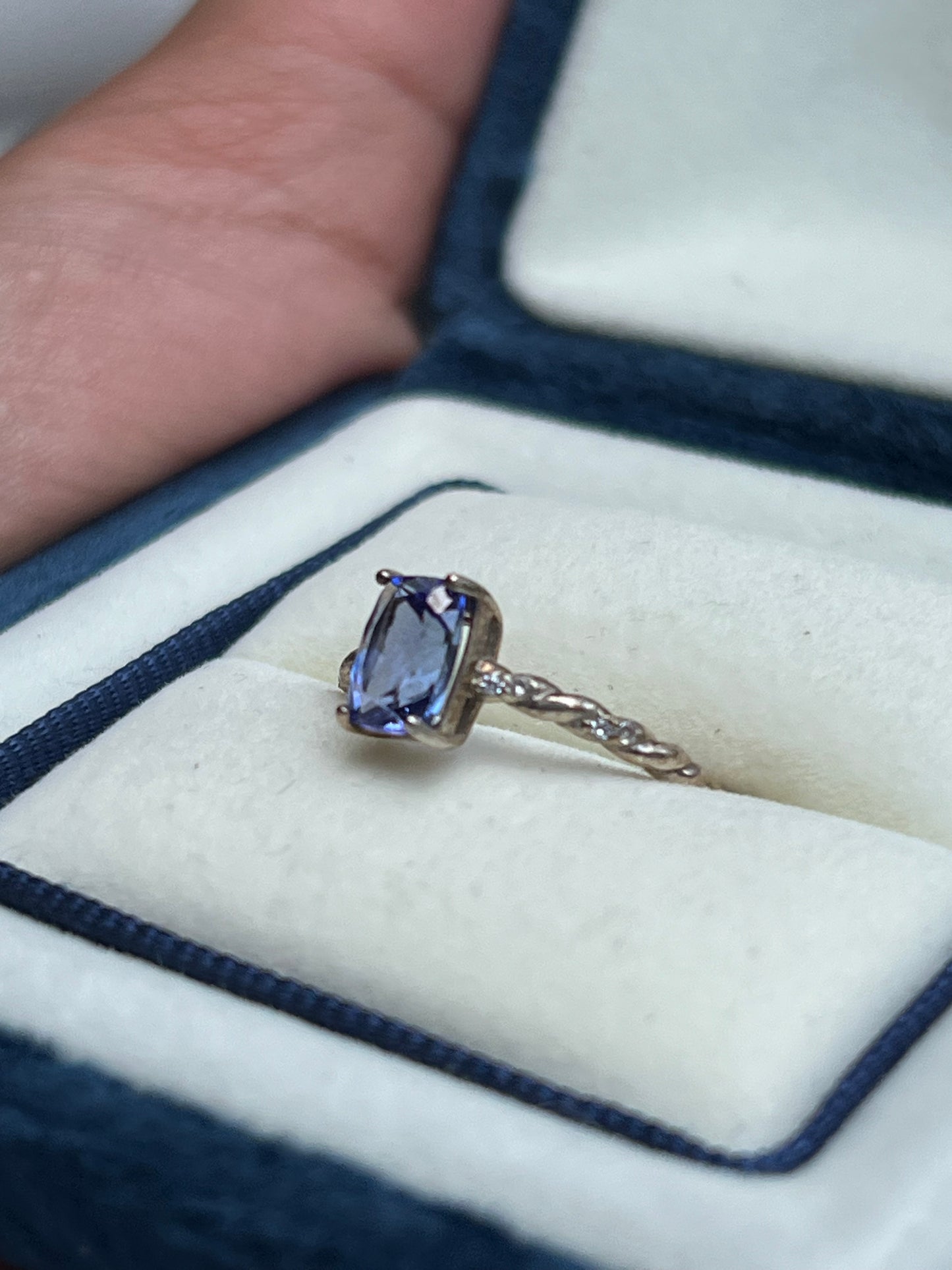 Cara Ring Tanzanite